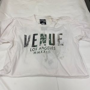 venue la tee crop small